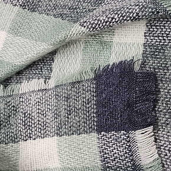 Francescas plaid poncho. New with tags. Supper soft.‎ Cool leather closur… - Picture 13 of 13